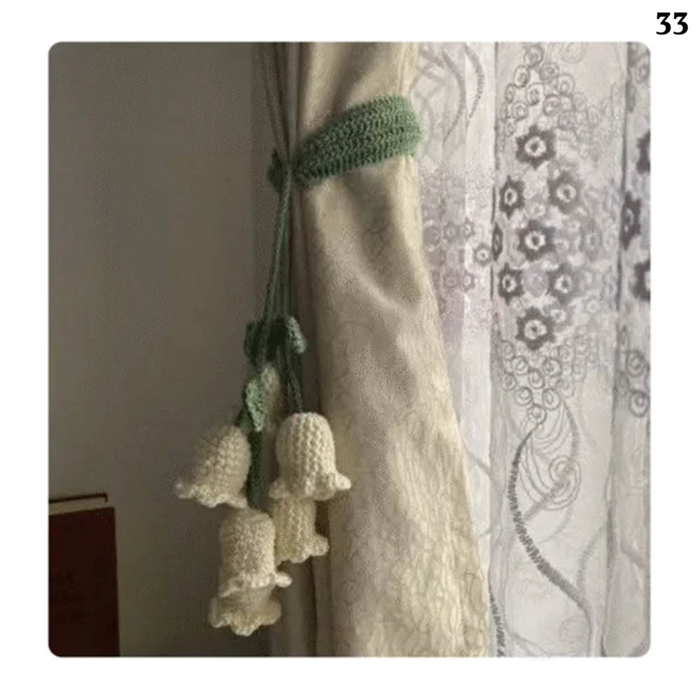 Knitted-flower-design-curtain-holder